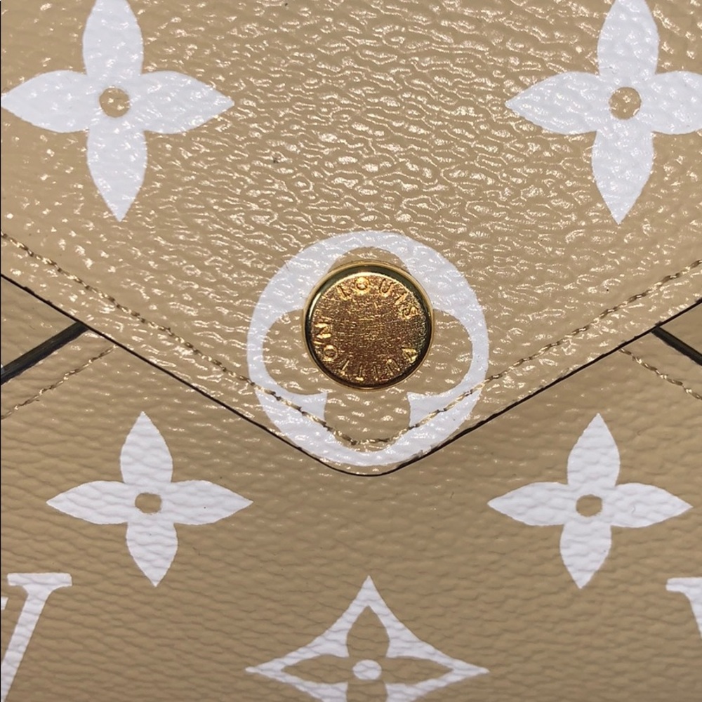*SOLD* Louis Vuitton Medium Kirigami - Picture 3 of 8